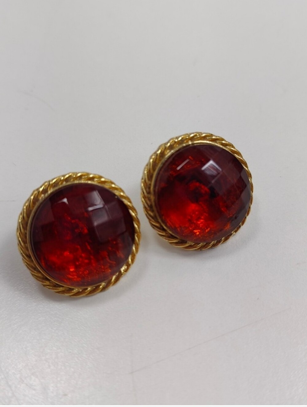 Vintage Root Beer Faceted Glass Button Earrings Gold Tone Rope Edge 1" Statement